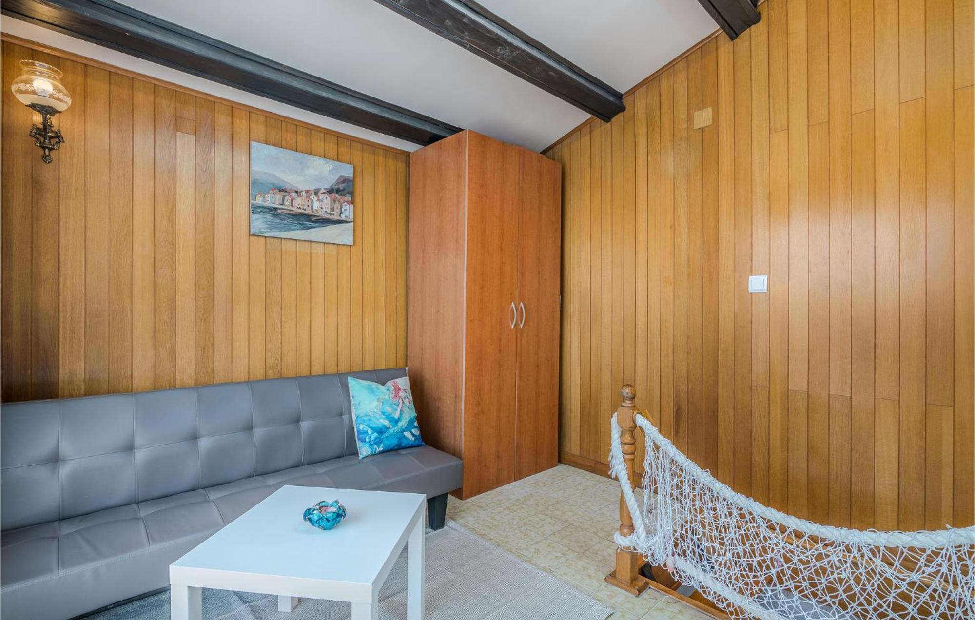 2 Bedroom Gorgeous Home In Baska 外观 照片