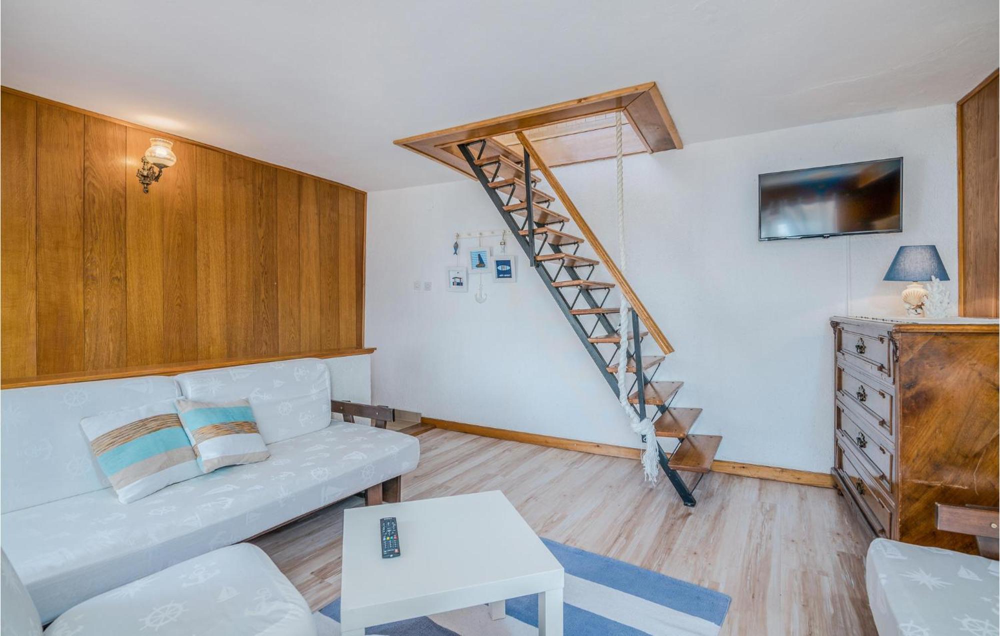 2 Bedroom Gorgeous Home In Baska 外观 照片